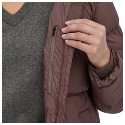 Patagonia Women's Silent Down Long Parka - Coat -Outdoor Equipment Series patagonia womens silent down long parka coat detail 5